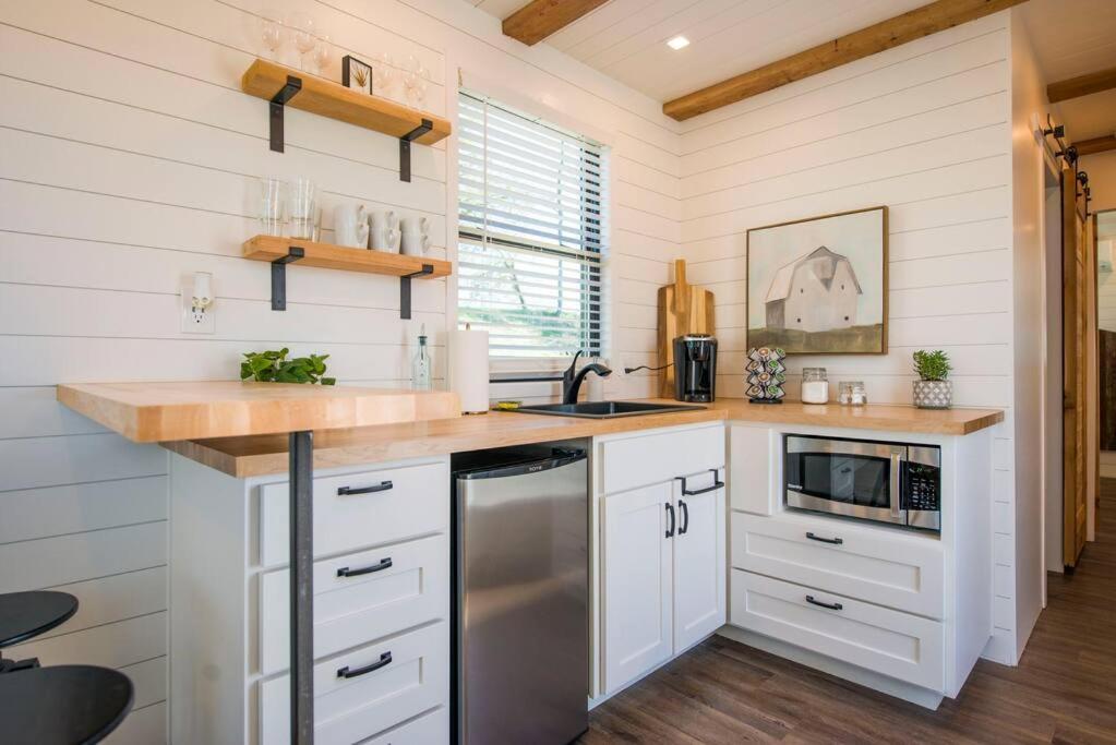 Container Home With Rooftop Views And Pickleball-Pecan Grove 벨미어드 외부 사진
