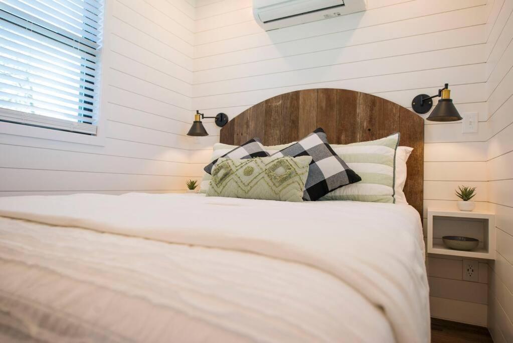 Container Home With Rooftop Views And Pickleball-Pecan Grove 벨미어드 외부 사진