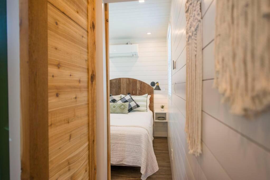 Container Home With Rooftop Views And Pickleball-Pecan Grove 벨미어드 외부 사진