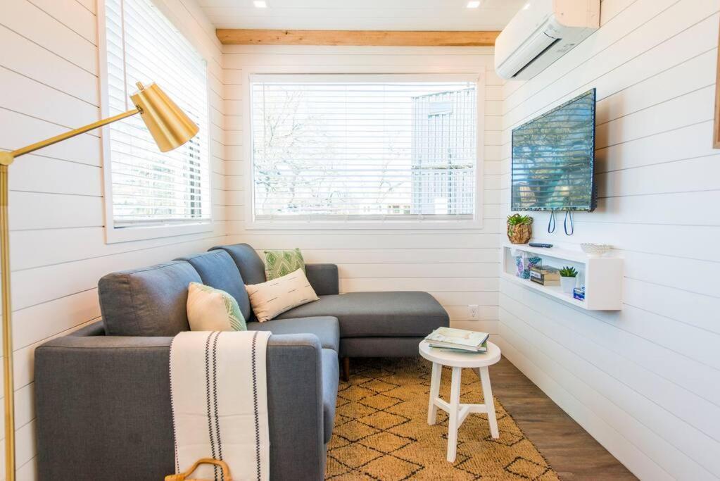 Container Home With Rooftop Views And Pickleball-Pecan Grove 벨미어드 외부 사진