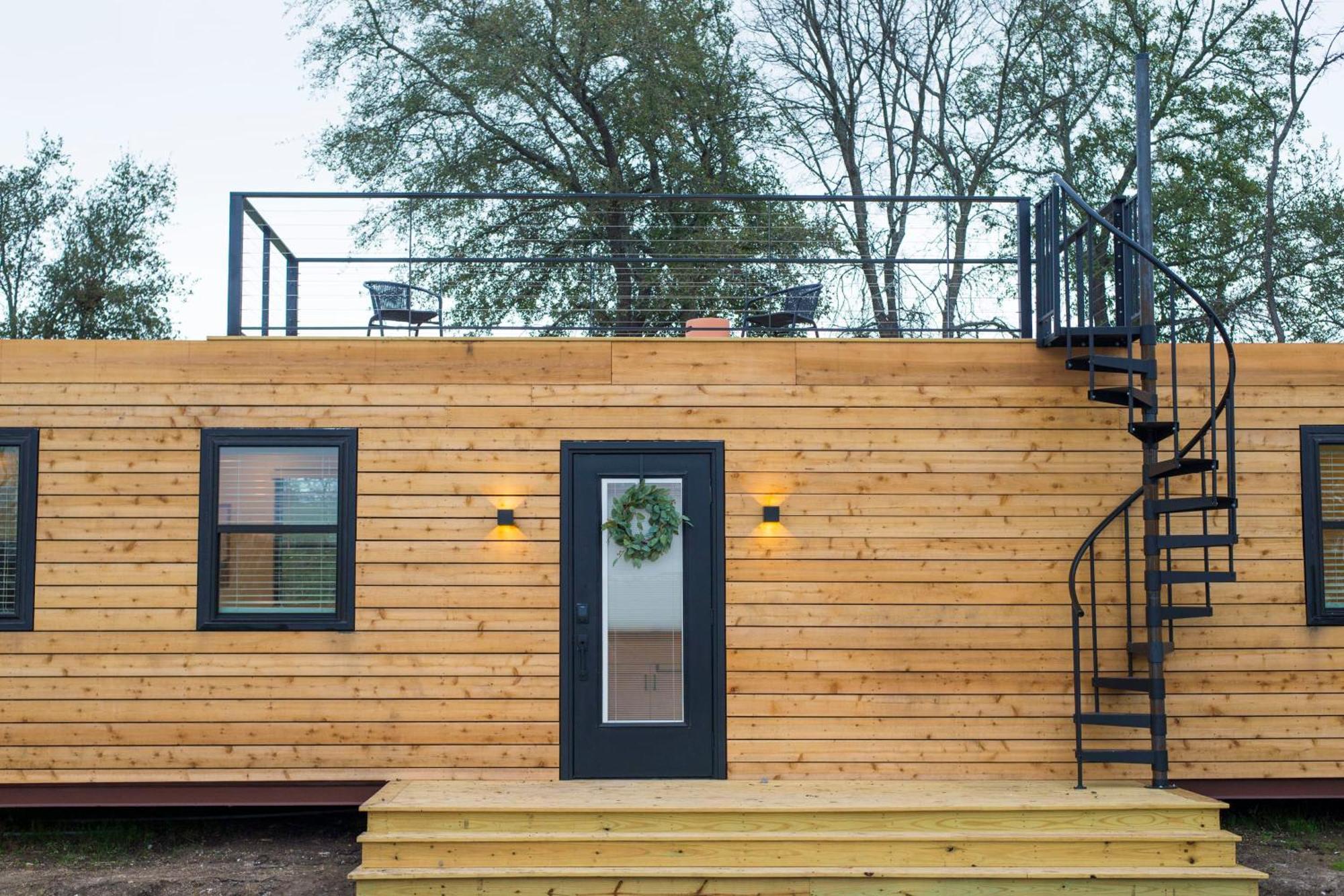 Container Home With Rooftop Views And Pickleball-Pecan Grove 벨미어드 외부 사진