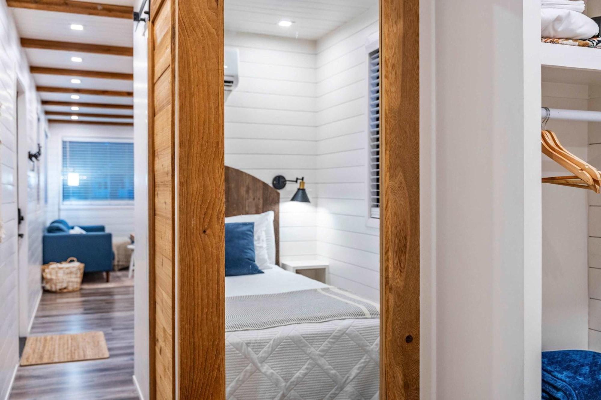 Container Home With Rooftop Views And Pickleball-Pecan Grove 벨미어드 외부 사진