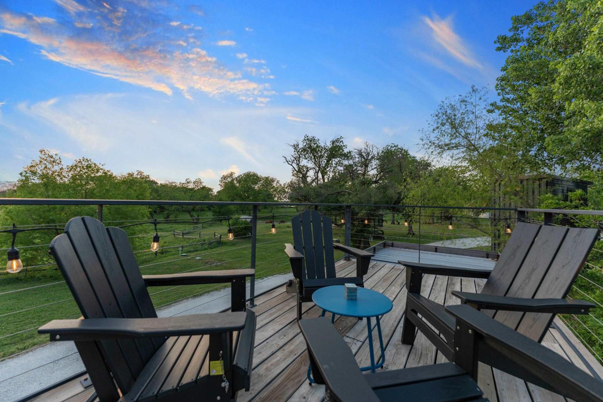 Container Home With Rooftop Views And Pickleball-Pecan Grove 벨미어드 외부 사진